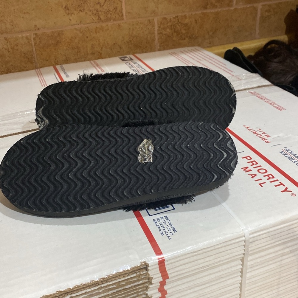 Black slippers size 6 good condition - Picture 5 of 5